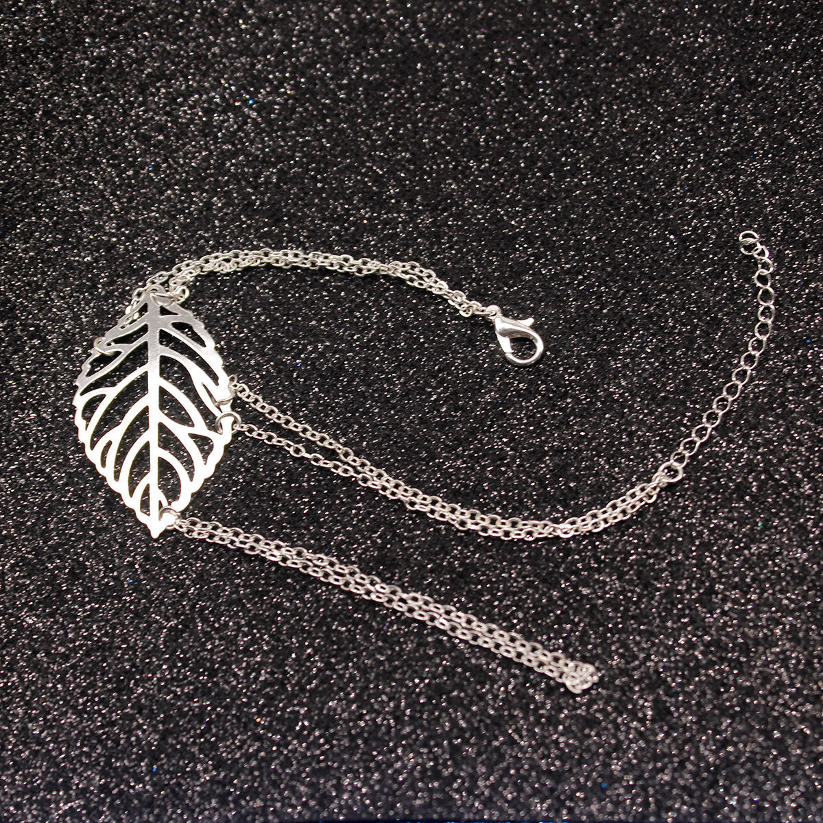 The original single hand decoration fashion Mori style hollow leaf bracelet simple ladies bracelet