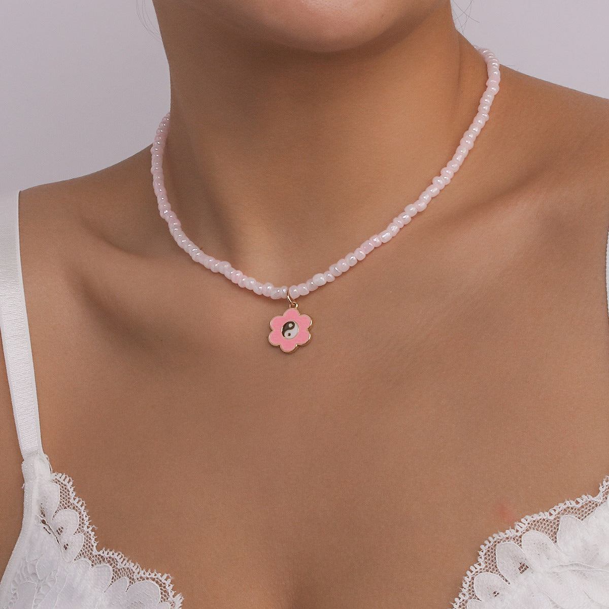 N1121 Small Fresh Rice Bead Necklace Women's Flower Tai Chi Gossip Necklace Simple Design Contrasting Color Necklace