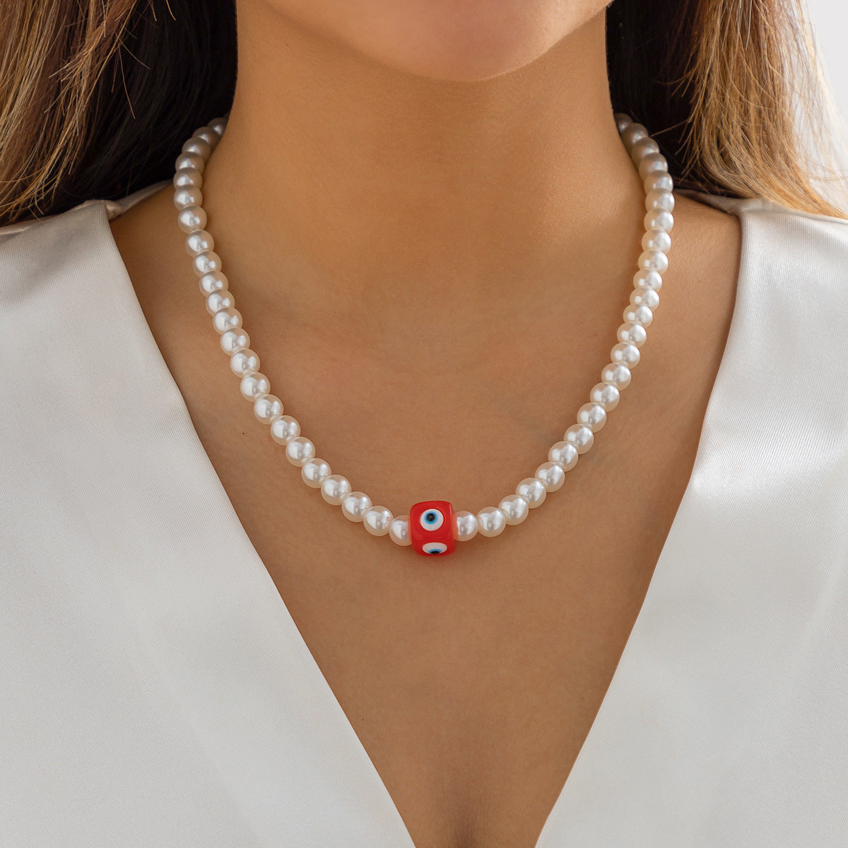 Simple cold beaded imitation pearl color eye necklace sweet cool three-dimensional square pendant single-layer necklace female