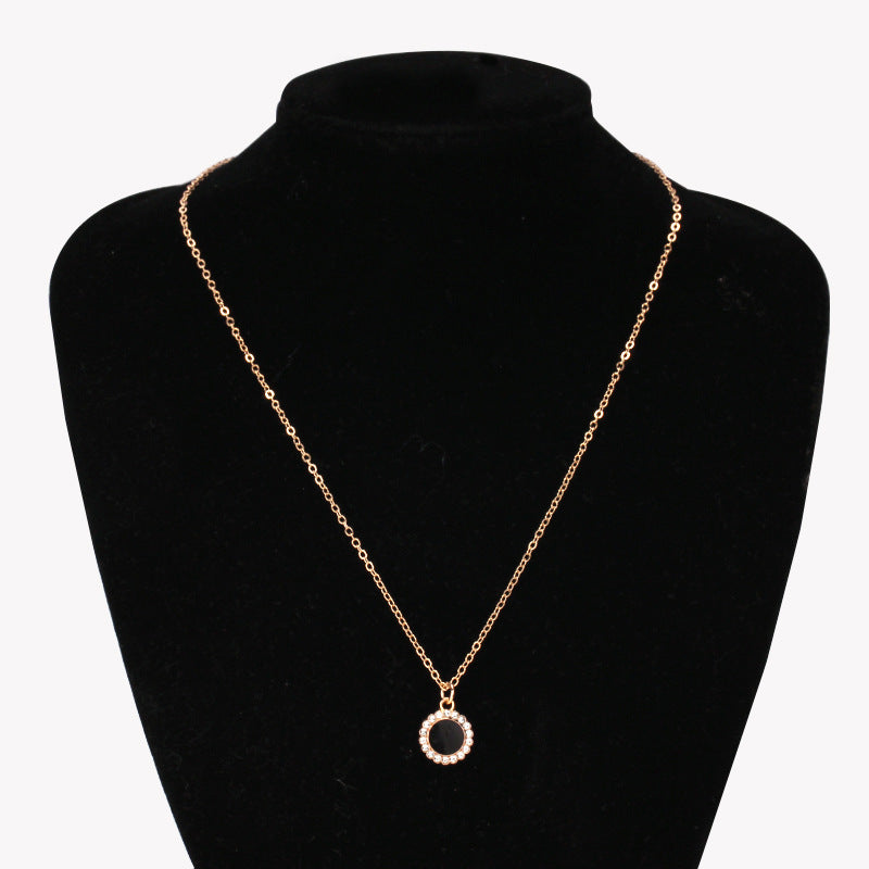 Exquisite and light luxury black love necklace women's French retro niche temperament high-end clavicle chain accessories trendy with diamonds