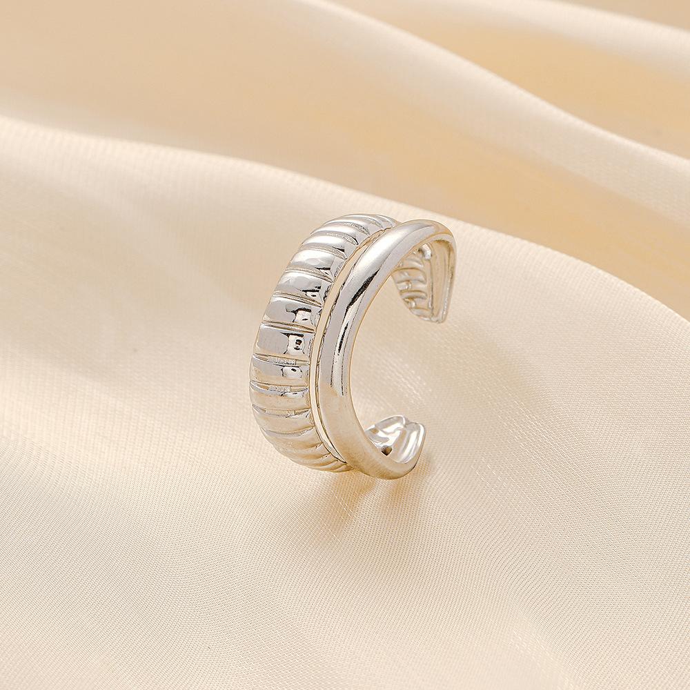 Fashion and simple stainless steel opening shell pattern adjustable ring niche light luxury design ladies ring
