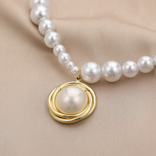 Fashion French Irregular Pearl Round Card Pendant Trendy Elegant Temperament Sexy Clavicle Necklace