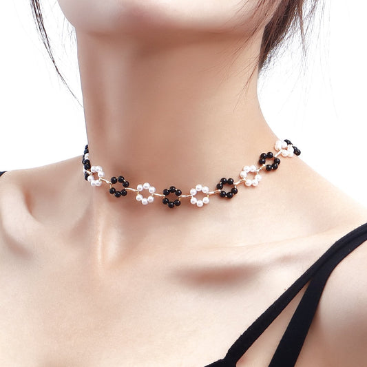 Jewelry small fresh black and white gradient small daisy imitation pearl necklace female beach single-layer necklace