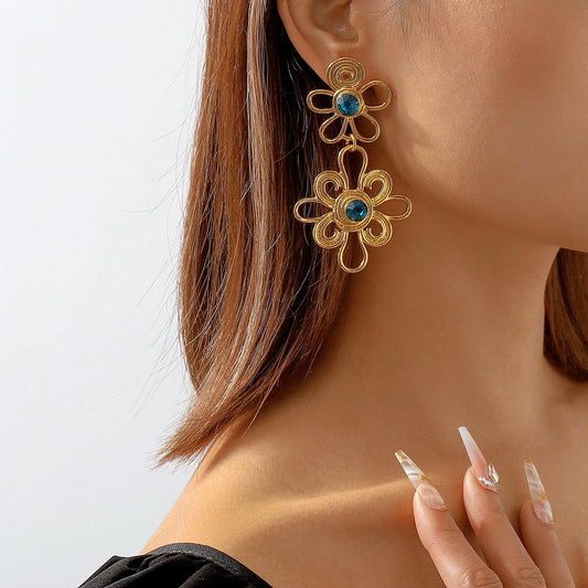 E1998 Medieval Elegant Court Earrings Vintage Retro Niche Hollow Flower Earrings Female