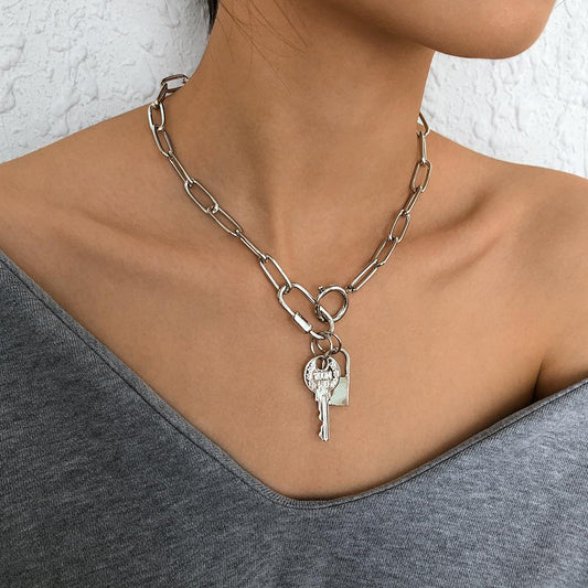 N936 Single Layer Key Lock Pendant Necklace Exaggerated Punk Personality Necklace Geometric Fashion Necklace Women