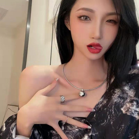 Ball collar niche design sense necklace female hip-hop sweet cool necklace personality live broadcast net red small bell collar