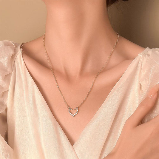 Open Heart Simple Love Necklace Female Ins Fashion Light Luxury Hollow Peach Heart Full Diamond Clavicle Chain Temperament Necklace