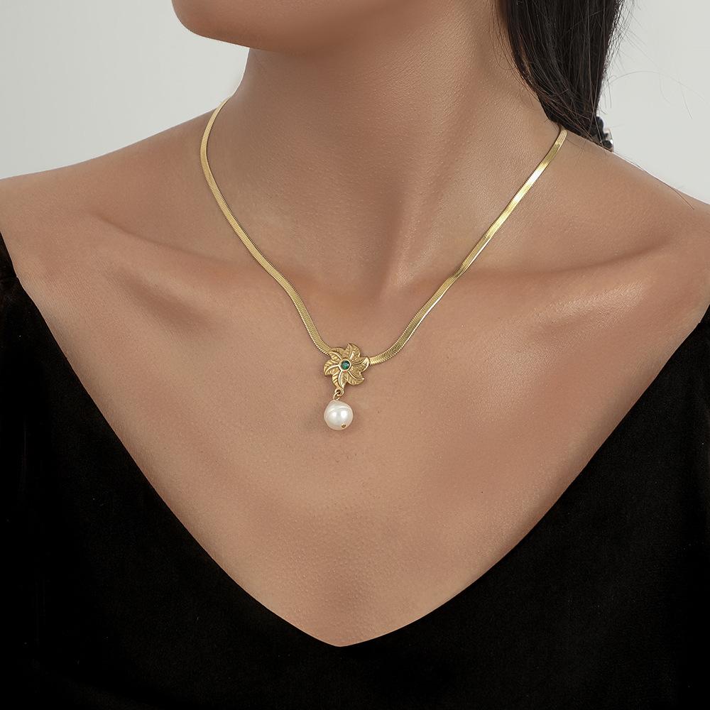 Stainless Steel Pearl Car Necklace Titanium Steel Plated Real Gold Trend French Retro Snake Bone Necklace Clavicle Chain