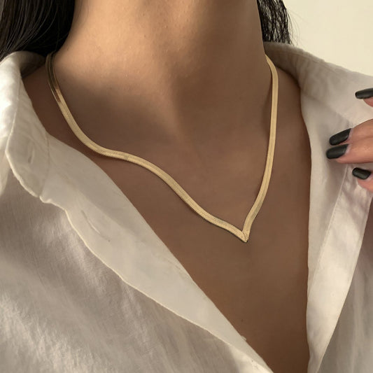 Jewelry Retro Hip Hop Flat Snake Bone Chain Necklace Simple Geometric V-shaped Single Layer Necklace for Women