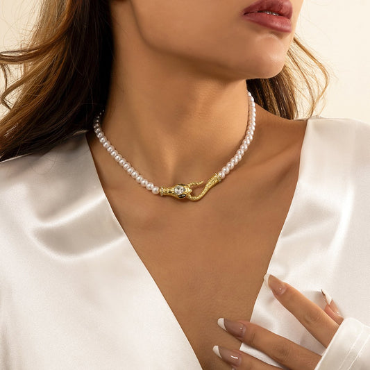 Jewelry Retro Light Luxury Diamond Snake Head Necklace Design Simple Imitation Pearl Snake Necklace Female