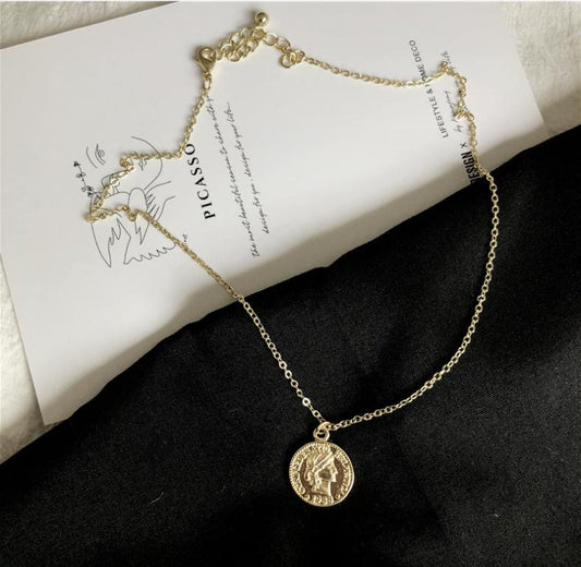 Fun Retro Portrait Gold Coin Necklace Sweater Chain Temperament Simple Design Sense Street Clavicle Chain Female