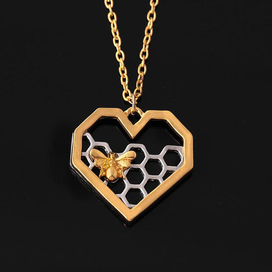 Fashion Jewelry Love Cute Honeycomb Bee Pendant Necklace Personality Insect Peach Heart Shaped Sweater Chain Batch