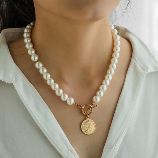 Ins temperament versatile necklace fashion metal ancient coins personality OT buckle short necklace pearl multi-element necklace