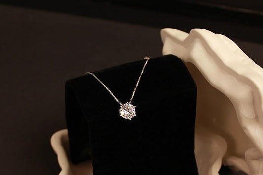 Fashion Design Simple and Exquisite Ladies Necklace Personality Zircon Pendant Clavicle Chain Boutique