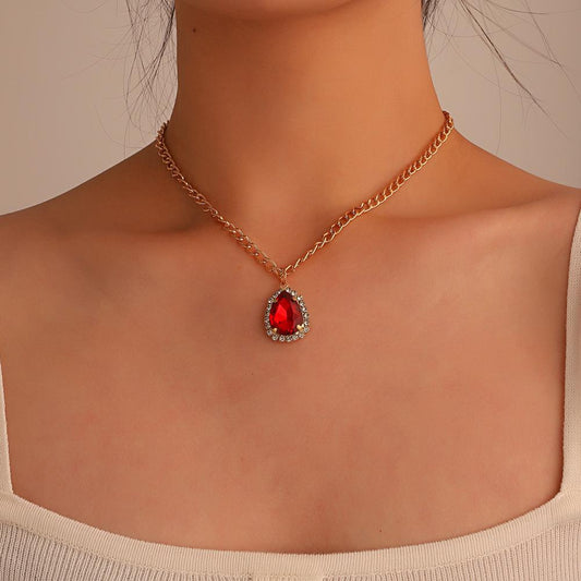 Retro micro-inlaid zircon water drop pendant necklace niche design light luxury rhinestone clavicle chain necklace female
