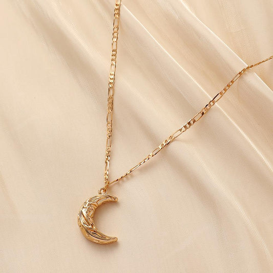 Fashion personality design sense niche metal 3D three-dimensional moon pendant necklace crescent moon necklace clavicle chain female