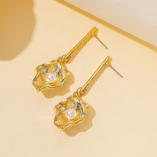 French Retro Irregular Shell Pearl Earrings Fashion Metal Simple Versatile Word Stud Earrings Women
