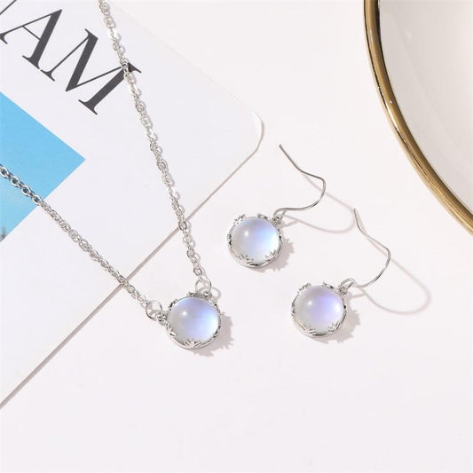 Versatile Jewelry Beautiful Moonstone Necklace Round Blue Gradient Necklace Simple and Sweet Clavicle Chain