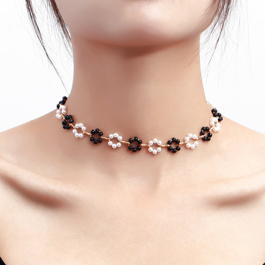 Jewelry small fresh black and white gradient small daisy imitation pearl necklace female beach single-layer necklace