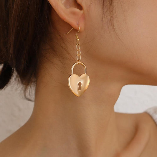 E1246 Personality Asymmetrical Long Earrings Niche Design Love Lock Earrings Elegant Temperament Earrings