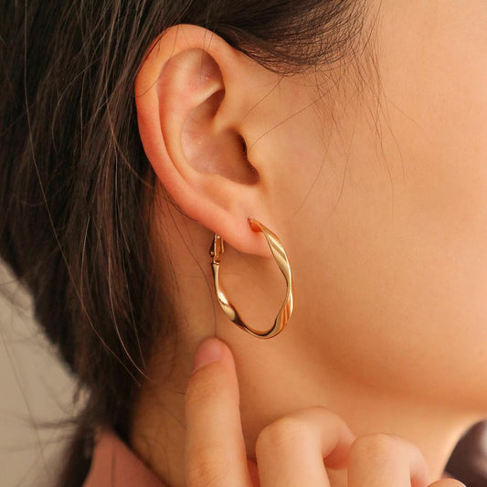 Simple C-shaped cold alloy earrings niche design twist line circle earrings female
