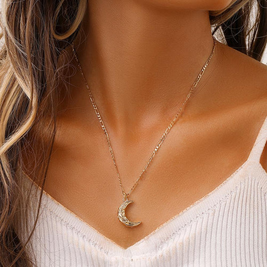 Fashion personality design sense niche metal 3D three-dimensional moon pendant necklace crescent moon necklace clavicle chain female