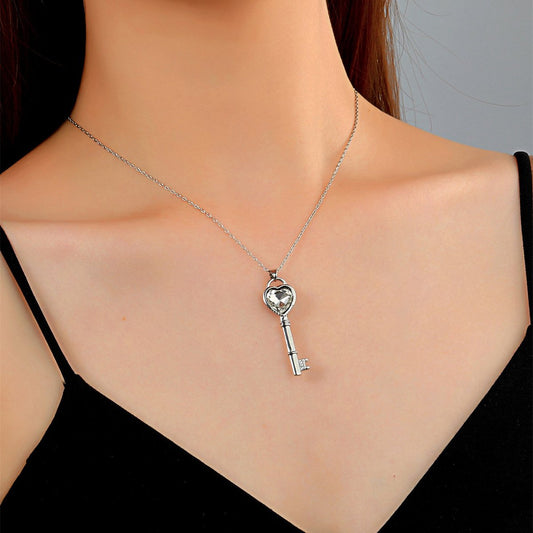 Simple and cold zircon pendant necklace fashion five-pointed star key cat clavicle chain niche design