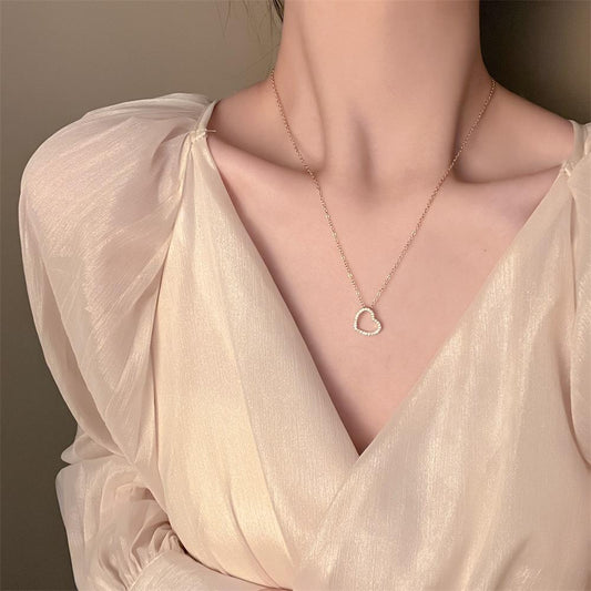 Ins full diamond love necklace female fashion light luxury niche design geometric hollow peach heart pendant clavicle chain