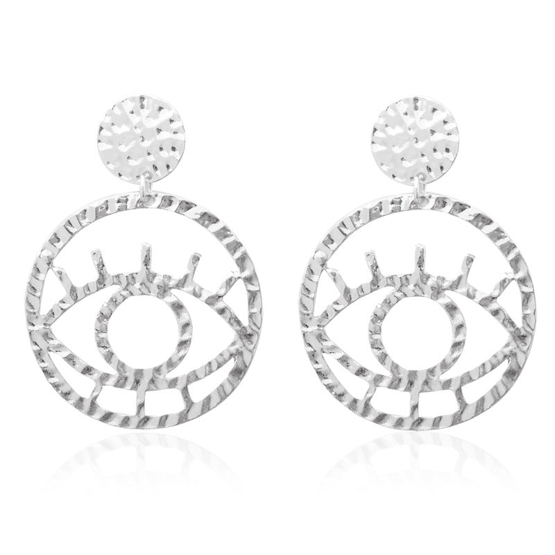 Exaggerated personality, hollow outline, eye earrings, earrings, female non-mainstream street photography, fun and exaggerated earrings