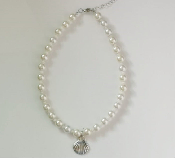 Jewelry Retro Scallop Lock Shaped Bead Necklace Temperament Simple Geometric Pearl Shell Necklace Female