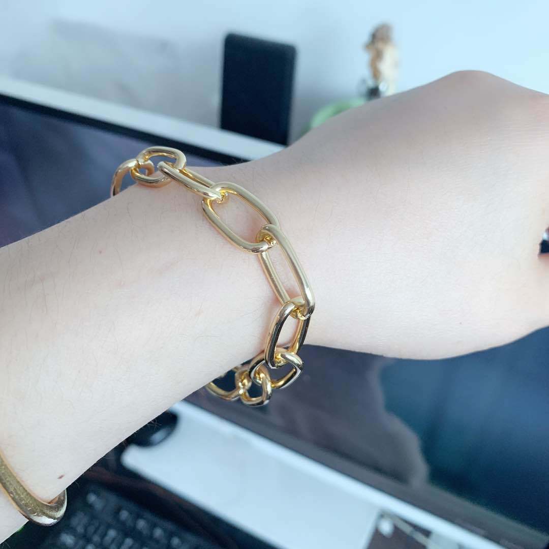 Simple Metal Buckle Clavicle Chain Femininity Short Shiny Necklace Personality Neck Jewelry