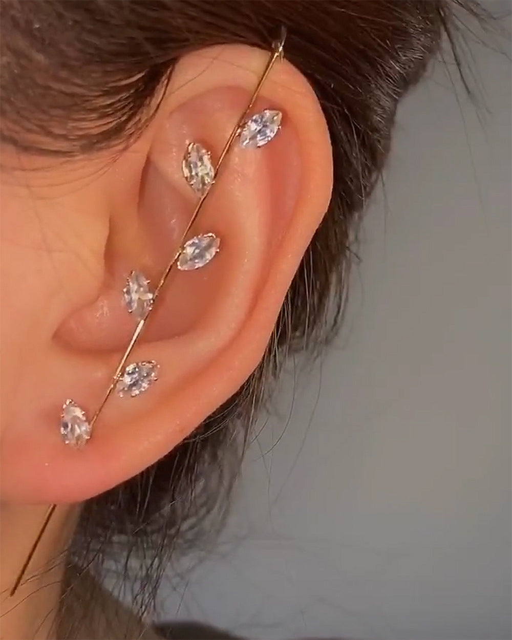 Cold inlaid diamond ear hanging personality simple piercing ear needle female lightning leaf auricle slash earrings