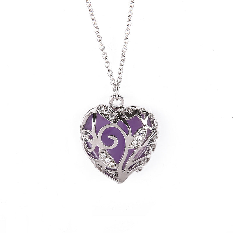 Fashion Hollow Out Luminous Heart Necklace Popular Luminous Pendant Clavicle Chain Jewelry