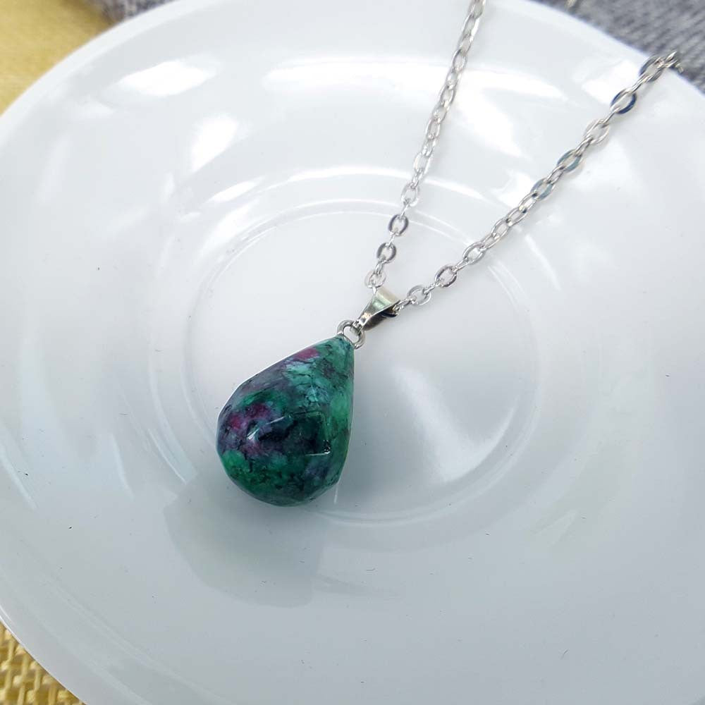 Multi-faceted Natural Stone Drop Shape Pendant Necklace Personality Clavicle Chain Necklace Versatile Clothing Accessories