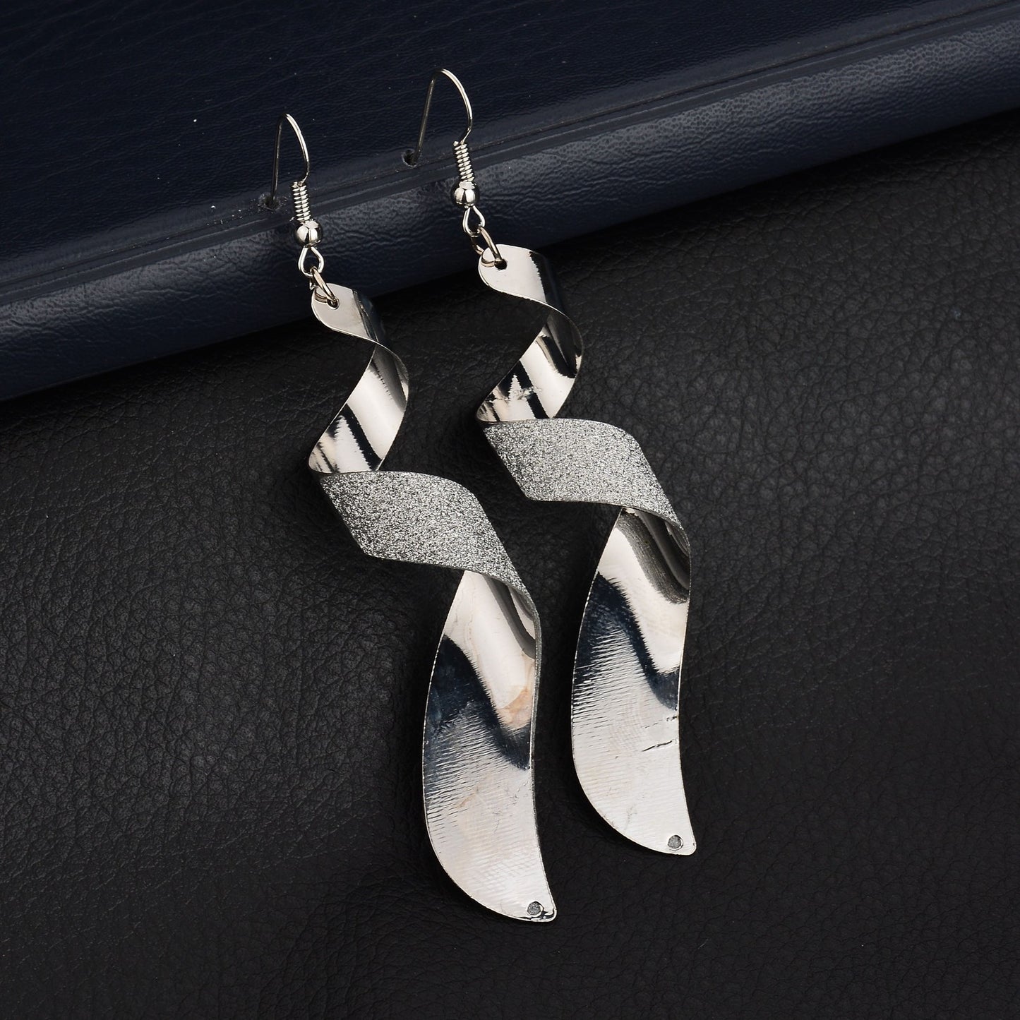 Fashion Pop Rock Punk Personality OL Spiral Earrings Stud Earrings Earrings Earrings Jewelry Women