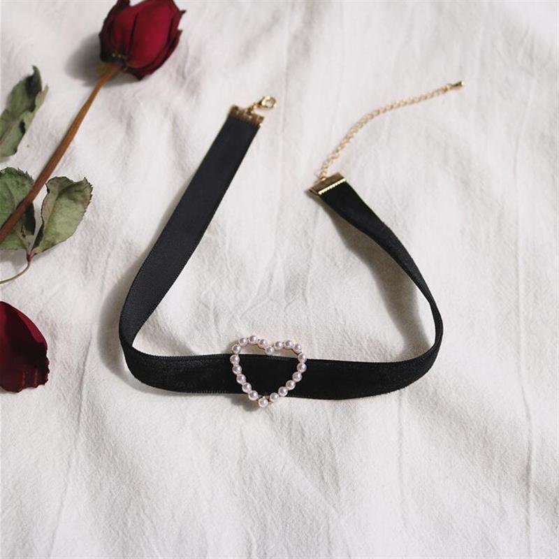 Choker collar clavicle chain simple single-sided velvet velvet neckband pearl love short necklace