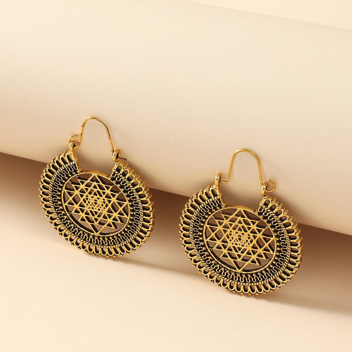 Retro Simple Hollow Earrings Creative Metal Geometric Earrings Earrings Exaggerated Irregular Round Earrings For Women