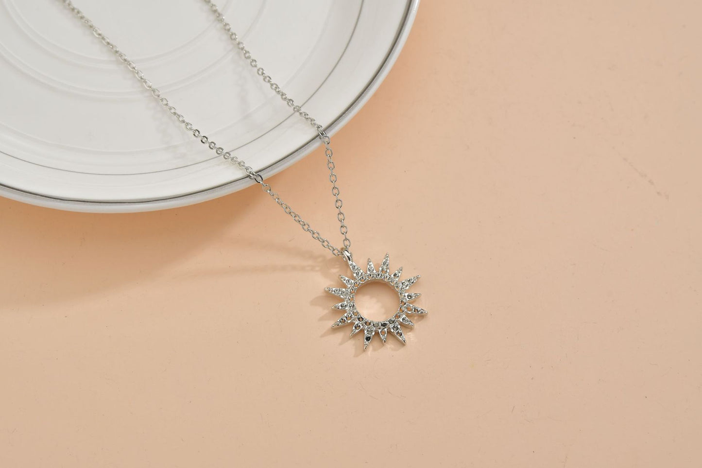 Fashion Alloy Pendant Necklace Women Retro Sunflower Clavicle Chain Accessories