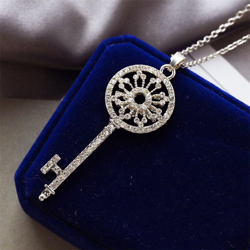 Retro Diamond Maple Leaf Necklace Female Fashion Temperament Crystal Peacock Flower Love Tulip Sweater Chain