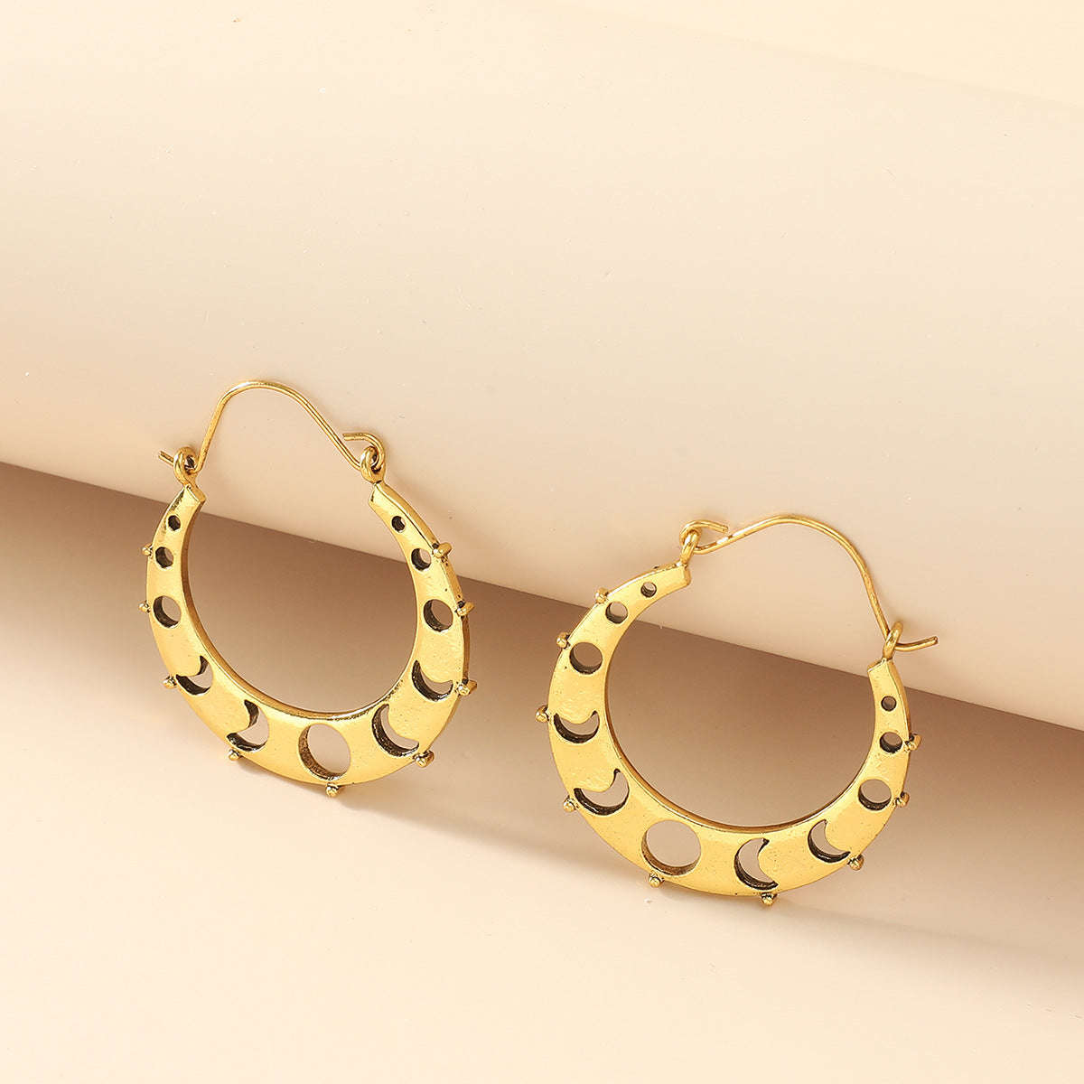 Retro Simple Hollow Earrings Creative Metal Geometric Earrings Earrings Exaggerated Irregular Round Earrings For Women