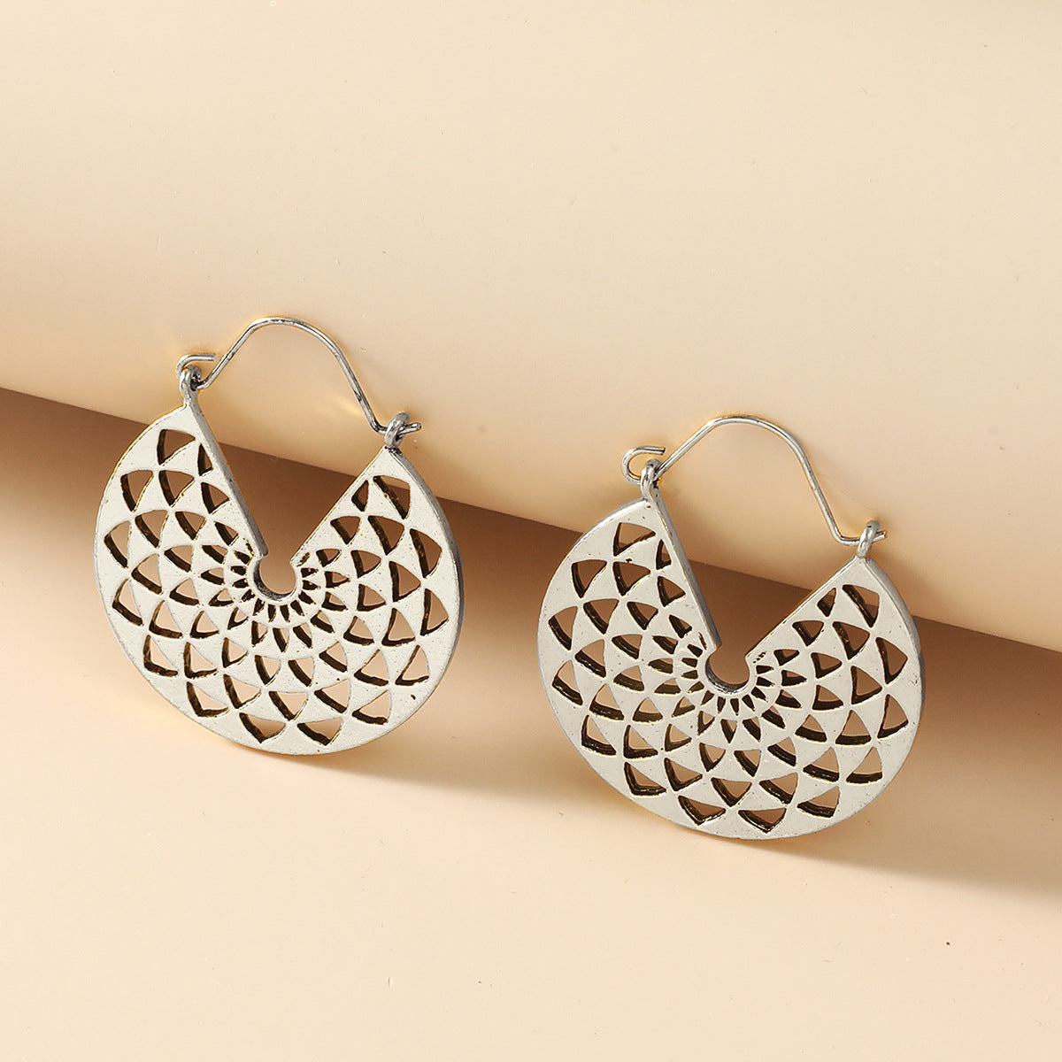 Retro Simple Hollow Earrings Creative Metal Geometric Earrings Earrings Exaggerated Irregular Round Earrings For Women