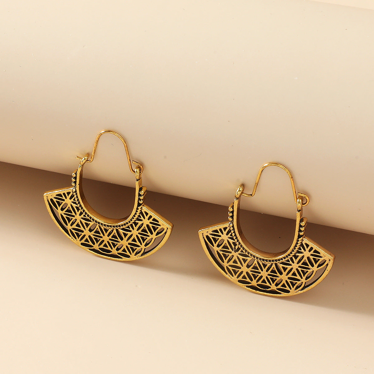 Retro Hollow Earrings Fashion Net Red Metal Geometric Earrings Ethnic Personality Carved Earrings Women