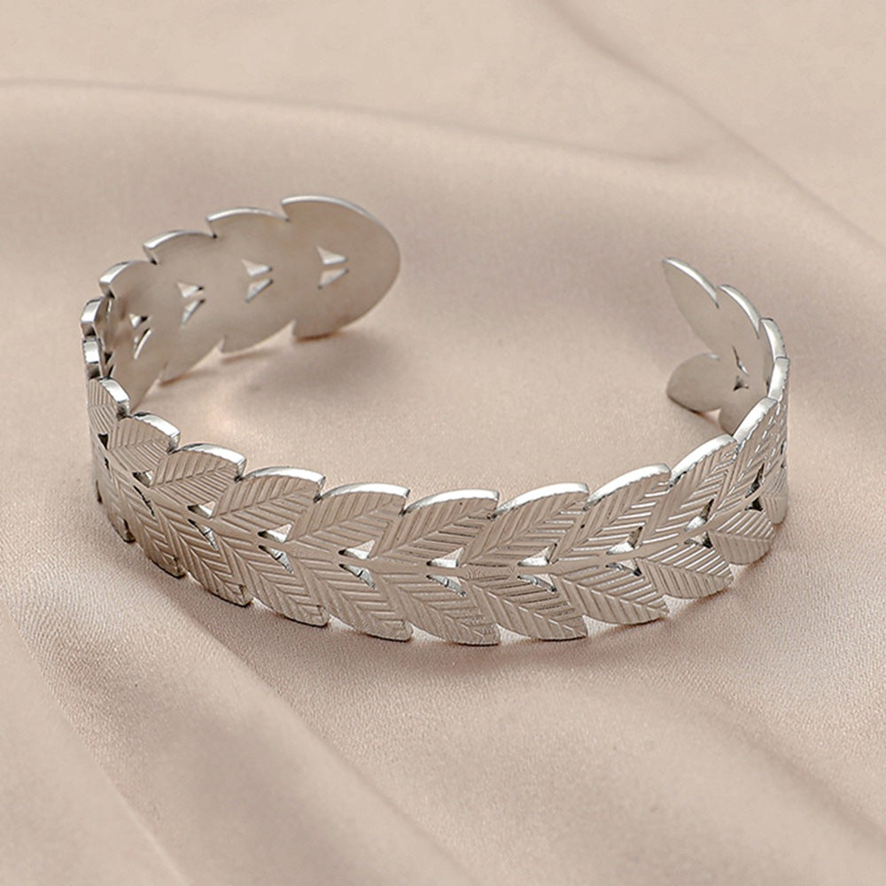 Stainless steel geometric inlaid open bracelet simple personality exquisite C-shaped titanium steel bracelet