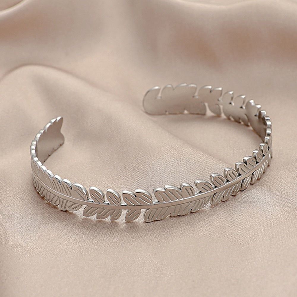 Stainless steel geometric inlaid open bracelet simple personality exquisite C-shaped titanium steel bracelet