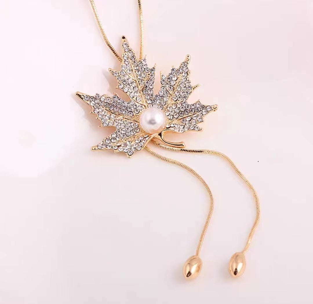 Retro Diamond Maple Leaf Necklace Female Fashion Temperament Crystal Peacock Flower Love Tulip Sweater Chain