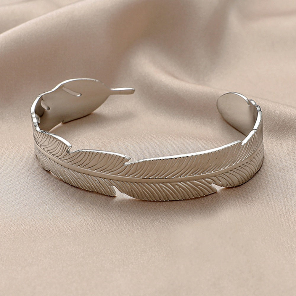 Stainless steel geometric inlaid open bracelet simple personality exquisite C-shaped titanium steel bracelet