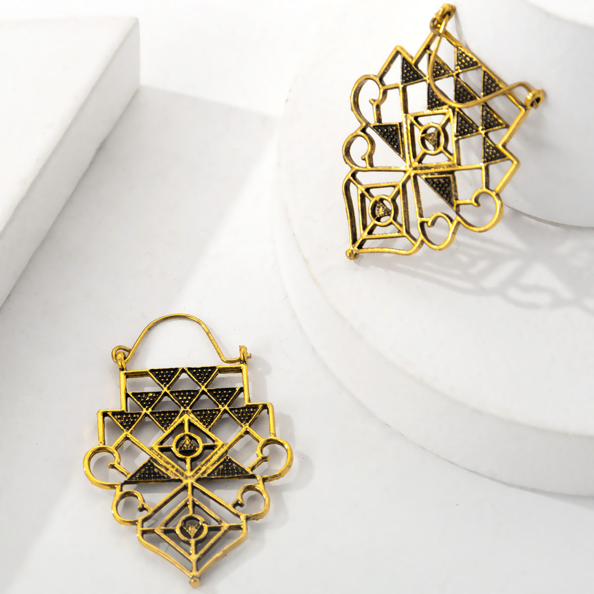 Retro Hollow Earrings Fashion Net Red Metal Geometric Earrings Ethnic Personality Carved Earrings Women