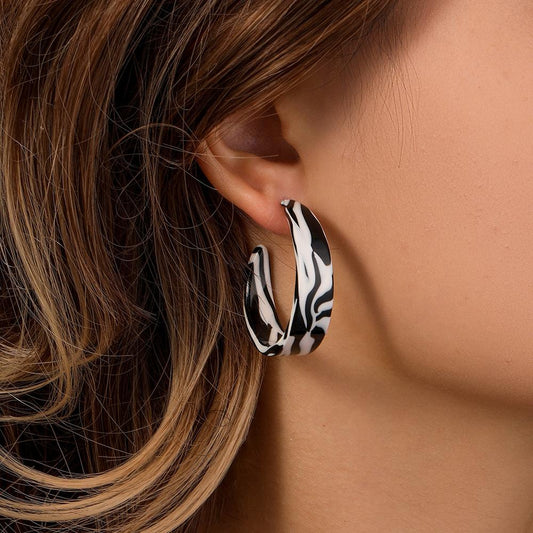 High-end design niche unique fashion resin C-shaped black and white leopard exaggerated earrings personalized female jewelry