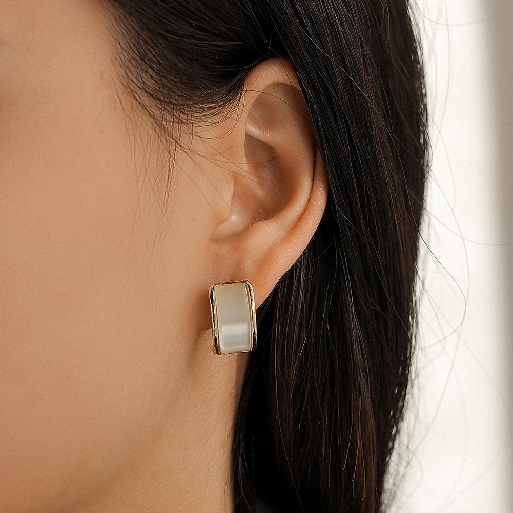 Dongdaemun simple opal C-shaped earrings ins niche design temperament short ladies earrings