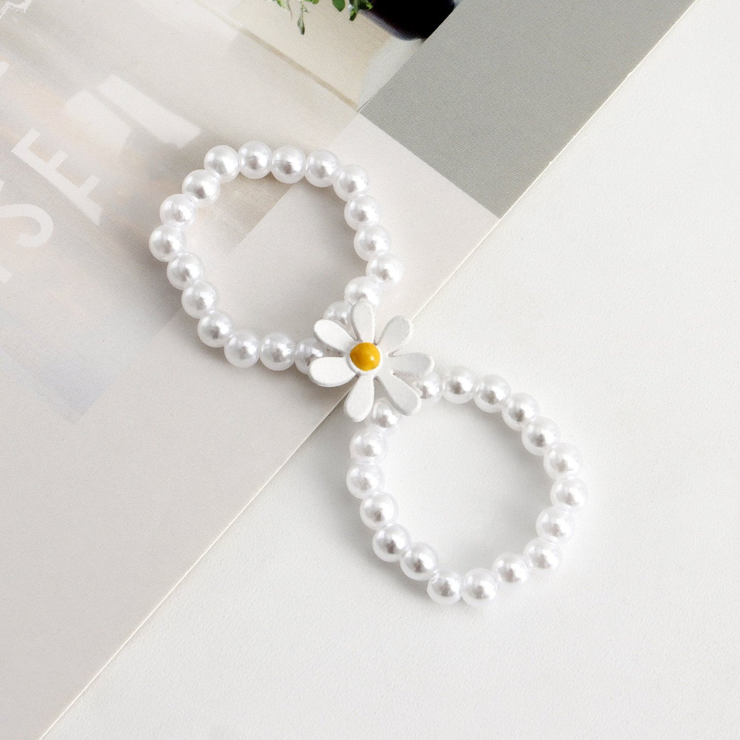 Jewelry small fresh double-layer beaded flower elastic rope ring does not fade female niche high-end sense